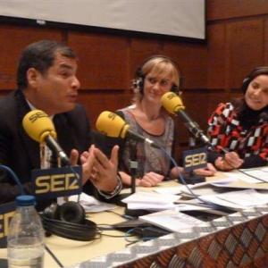El presidente de Ecuador, Rafael Correa, entrevistado por Gemma Nierga y Pepa Bueno en 'Hoy por Hoy'